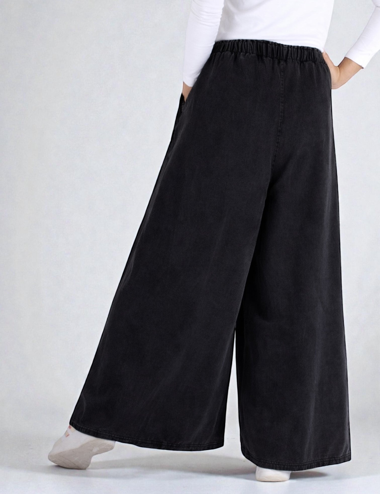 Women Super Wide-Leg Denim Pants - Black