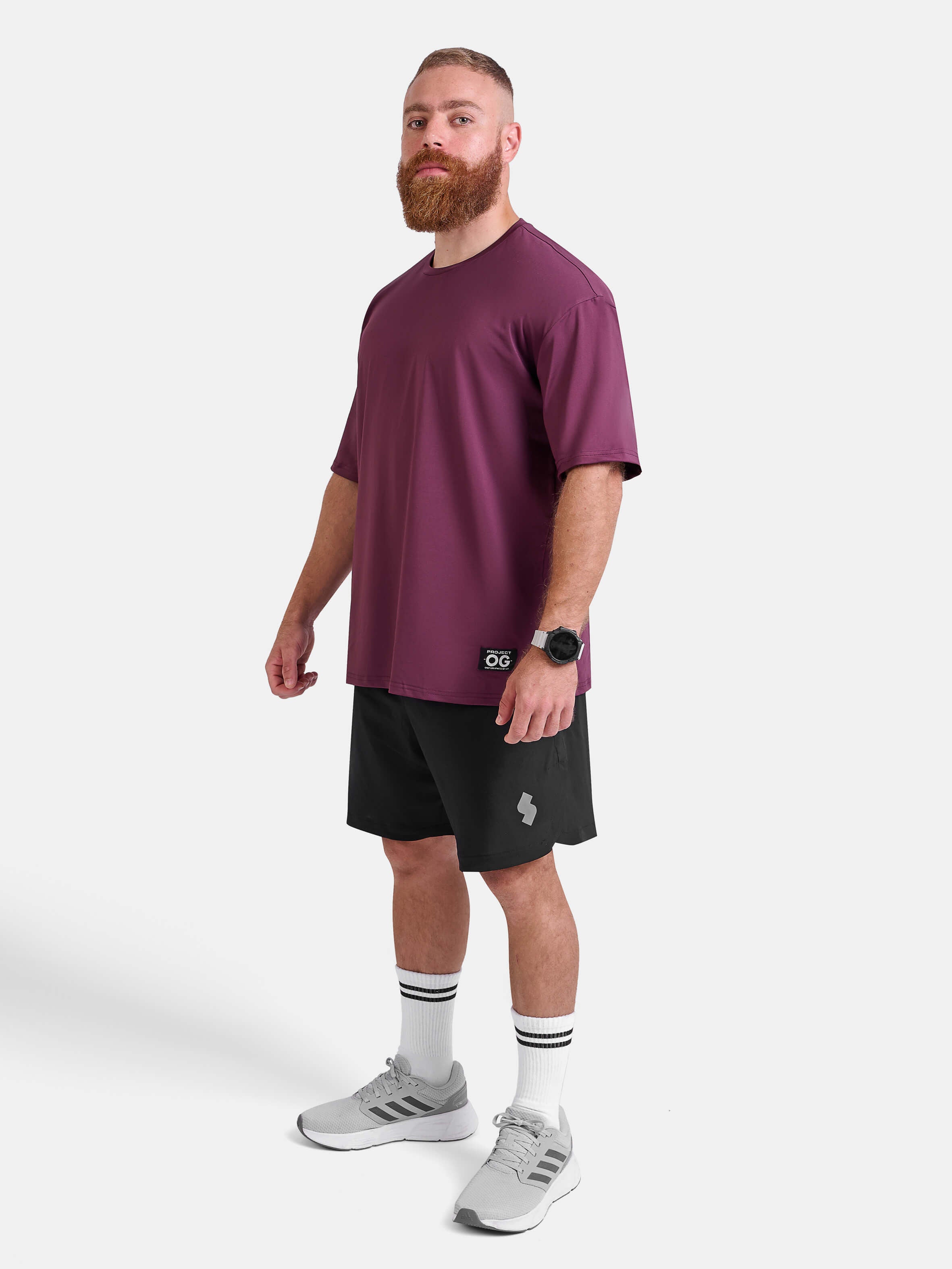 Man wearing oversized sports & gym shirt by KAF 